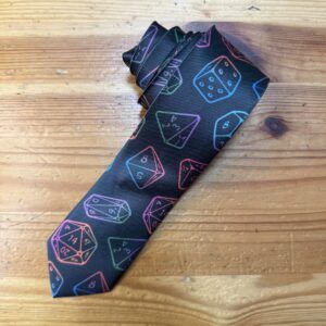 1. Corbata negra con estampado de dados en colores neón para hombre y mujer.