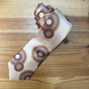 Cinta de seda con diseño bohemio y étnico para accesorios y decoración.
