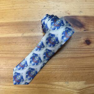 Cinta de seda azul con diseño tradicional, perfecta para accesorios y decoración bohemia.