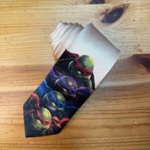Corbata con diseño de las Tortugas Ninja, ideal para fanáticos de las series animadas y videojuegos.