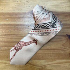 Bandana estampada con diseño africano y jirafa en tonos beige y marrón para mujer o hombre.