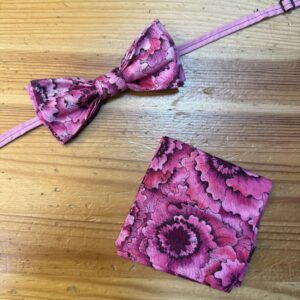 1. Corbata de moño y pañuelo florales rosas para mujer, accesorios de moda Carmenatis.