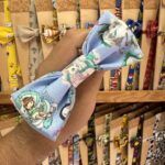 1. Accesorio de tela con diseño de personajes de dibujos animados infantiles para mascotas.