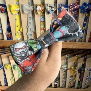 1. Diadema de tela con estampado de personajes de videojuegos y cómics.