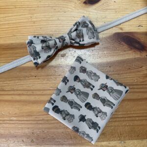 1. Lazo y bufanda de tela con estampado de personajes vintage, ideal para accesorios de moda y complementos.