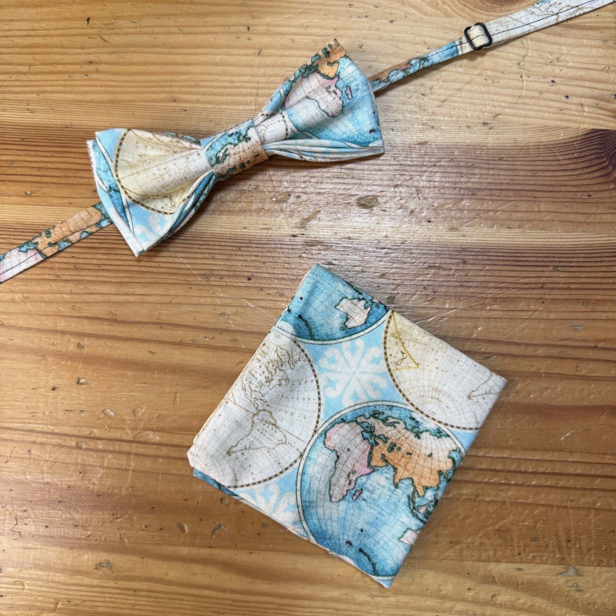 Corbata de tela con estampado de mapas del mundo, lista para ocasiones elegantes y casuales. Diseño original y de alta calidad para hombre y mujer.