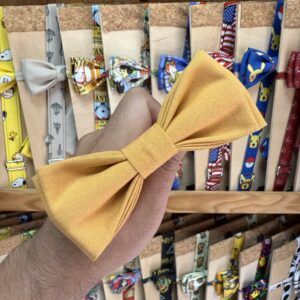 Lazada de vídeo de color amarillo con nudo, accesorios para mascotas, estilo divertido y cómodo.
