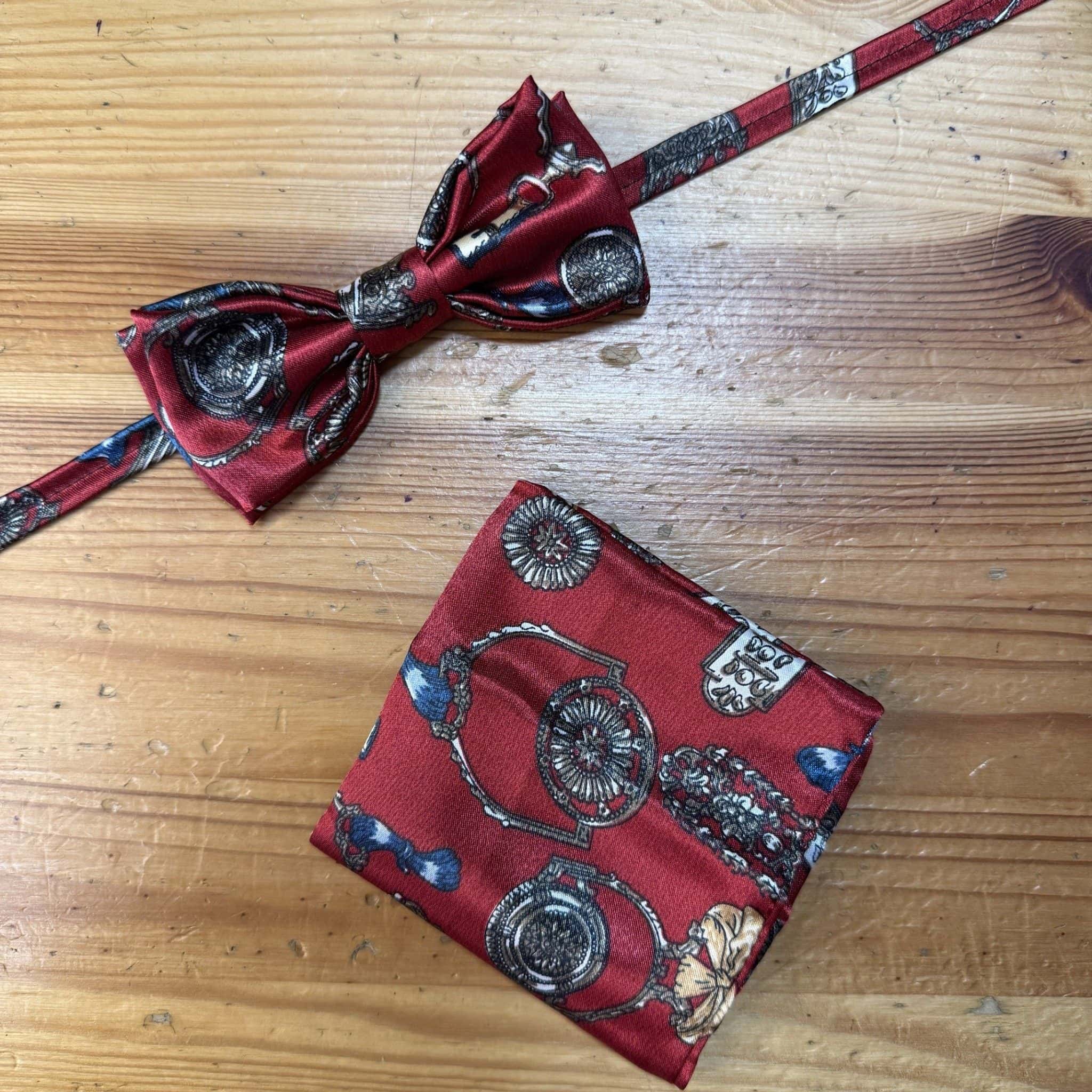 Corbata de seda con estampado vintage y pañuelo a juego en tonos rojos y negros.