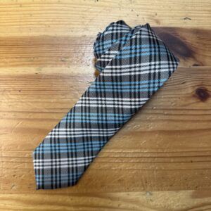 Corbata de cuadros azul, negro y blanco, estilo clásico y elegante para hombre.