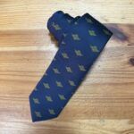 Corbata azul con diseño de caricatura de Carmenatis, perfecta para ocasiones formales o casuales.