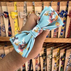 Lazo de tela con diseño de Disney en color azul, ideal para niños y bebés.