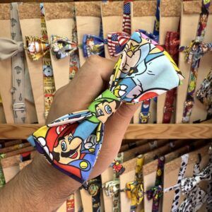 Cinta para mascotas de diseño animado con personajes de Super Mario y Pokémon.