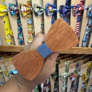 Divertido lazo de madera con tela en tienda de accesorios para bebés y niños en Carmenatis.
