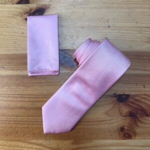 Corbata rosa para mujer de seda, elegante y de alta calidad perfecta para ocasiones especiales.