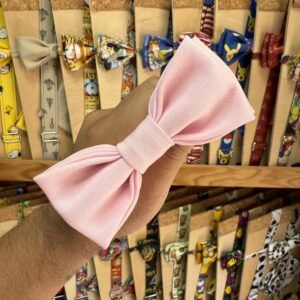 1. Lazo de tela rosa con acabado de nudo, ideal para gorros y accesorios para mascotas.