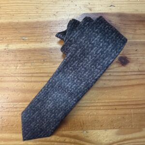 Bambas de lana gris melange, hechas a mano en España, modernas y cómodas.