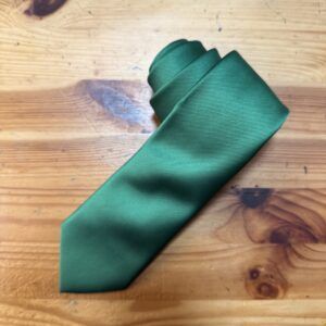 1. Corbata verde elegante para ocasiones formales y eventos especiales.