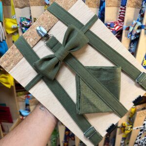 Cinta de cinturón verde con lazo para personalizar regalos y packaging creativo.