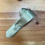 1. Cinta de satén en color verde menta para manualidades y decoraciones elegantes.