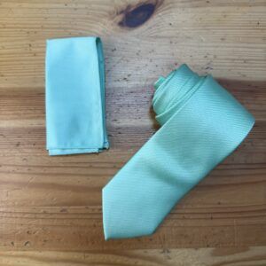 Cinta y pajarita verde menta para eventos formales y bodas elegante.