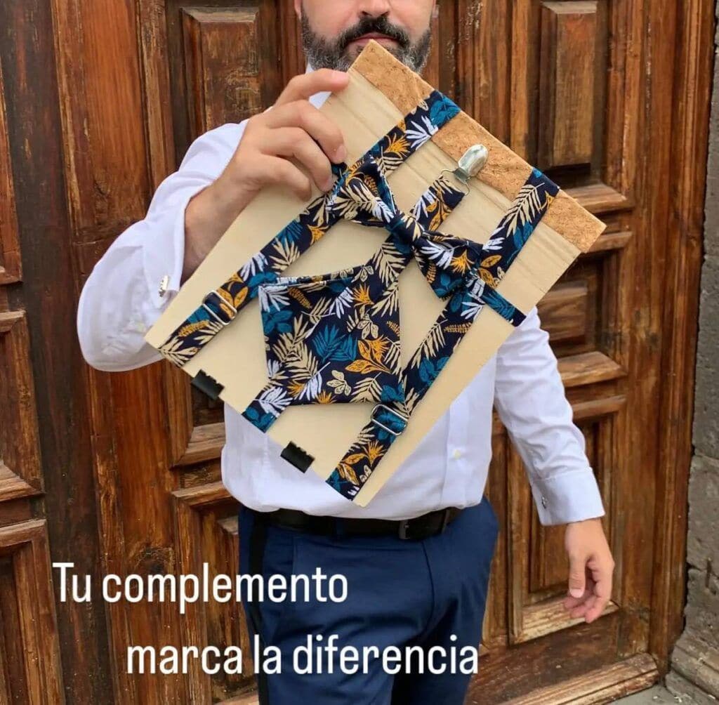 Arnés con tela de estampado tropical para perros, estilo elegante y original para mascotas.