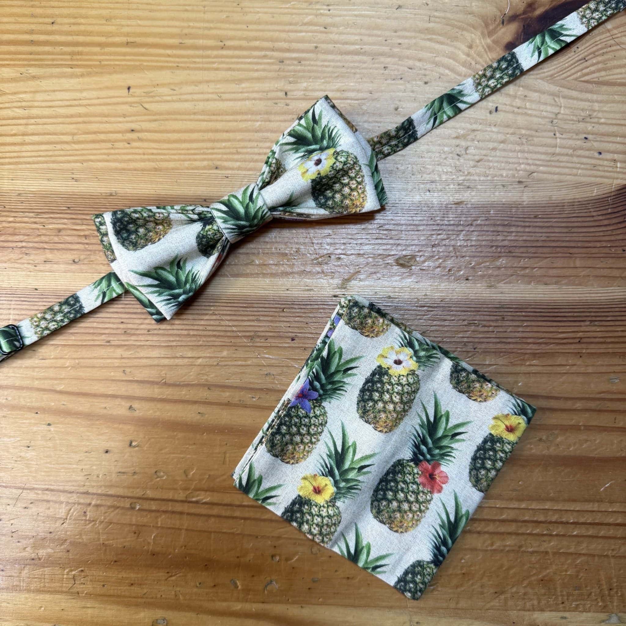 Diadema con estampado de piñas y flores tropicales para mujer.