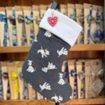1. Calcetín de Navidad con perros dálmatas, diseño festivo y divertido para mascotas.