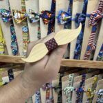 Accesorios para mascotas con temática de personajes de dibujos animados y superhéroes.