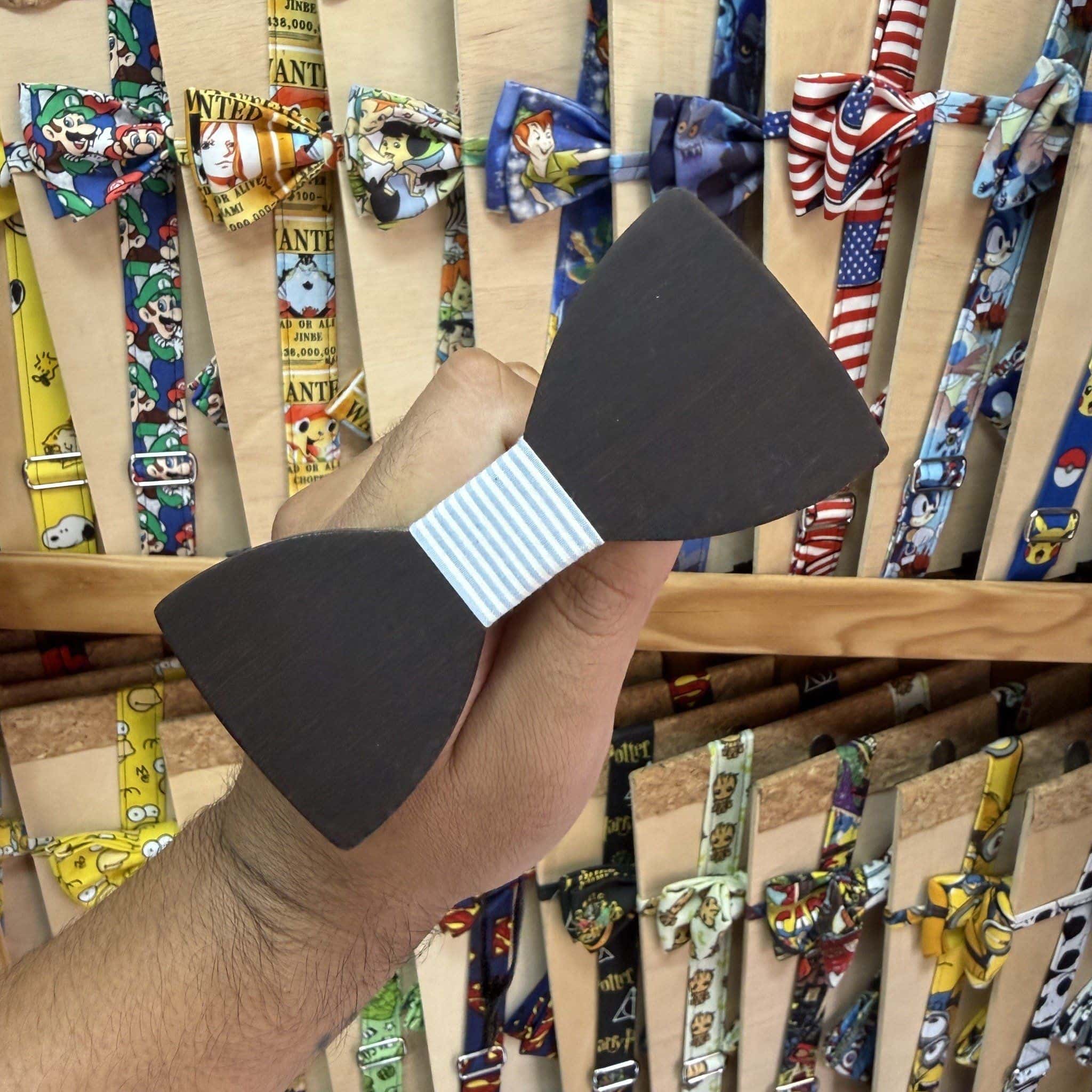 Ropa y accesorios con temática de dibujos animados y videojuegos en tienda Carmenatis.