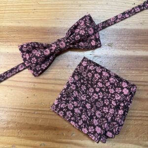 Lazo de tela con estampado floral rosa y negro para accesorios y manualidades.