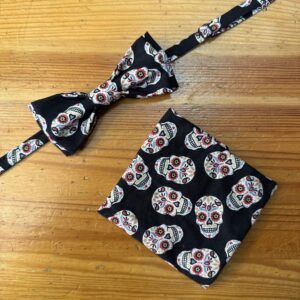Calavera Day of the Dead. Diseño en tela con calaveras coloridas para accesorios y moda alternativa.