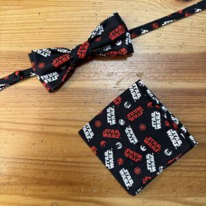 Complemento para niños con estampado de Star Wars hecho a mano, ideal para pasos de bebé y accesorios personalizados.