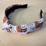 Colorido diadema infantil con osos pandas y animalitos adorable.