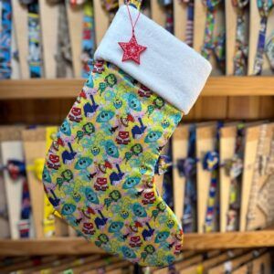 Guantes de Navidad con personajes de dibujos animados, colores vibrantes y diseño divertido. Perfectos para regalar en Navidad.
