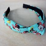 Cinta para el pelo con estilo Mickey y Minnie Mouse, diseño divertido y original.