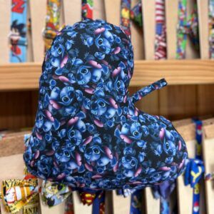 Tocado infantil de Stitch en colores azul y rosa con estampado de personajes Pixar.