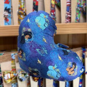 Disney Aladdin y Jasmine gorro de invierno para niños, diseño cómodo y divertido.