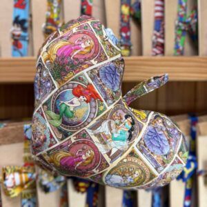 Colchón de Mickey Mouse con estampado de personajes Disney para niños, ideal para dormitorios infantiles.