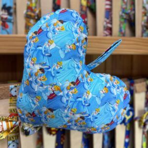 Sombrero infantil de Disney con estampado de princesas en azul.