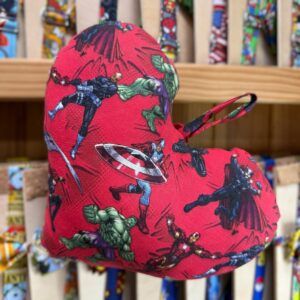 Caperuza infantil de algodón con diseño de superhéroes Marvel, ajustable y cómoda para uso diario.