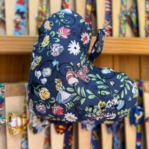 Colcha infantil con diseño de personajes de Disney, estilo único y divertido. Perfecta para dormitorios infantiles.