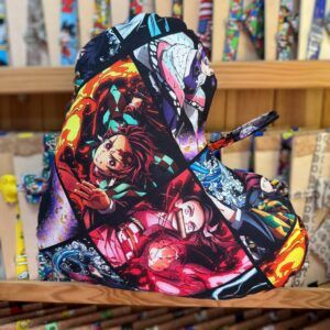1. Mochila de diseño anime artesanía hecha a mano con personajes detallados y colores vibrantes.