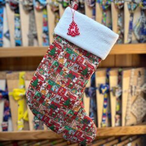 Calcetín navideño con diseño de calendario de Adviento y adorno de árbol de Navidad de fieltro.