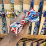 Lazo de tela con personajes de dibujos animados navideños y de Año Nuevo, ideal para adornos festivos y accesorios divertidos.