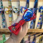 1. Diadema de tela con estampado de personajes de Disney, accesorios infantiles en tienda.
