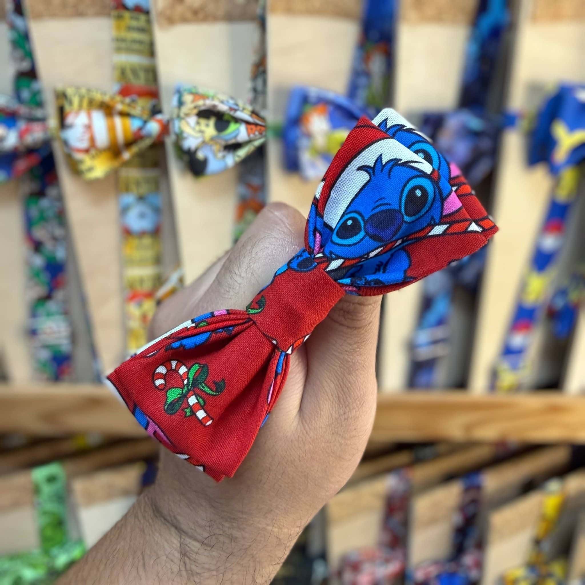 1. Diadema de tela con estampado de personajes de Disney, accesorios infantiles en tienda.