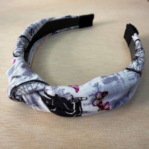 Diadema artesanal con estampados de flores y bicicletas para mujer, elegante y personalizable.