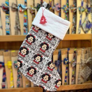Calcetín navideño con personajes de comic y diseño de vintage. Perfecto para decorar durante las fiestas de Navidad.
