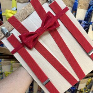 Corbata de tirantes roja con lazo de tul a lunares, accesorios de moda infantil Carmenatis.