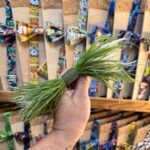 Tocados y apliques de pañuelo en tela con estampados variados y originales para complementar tu look.